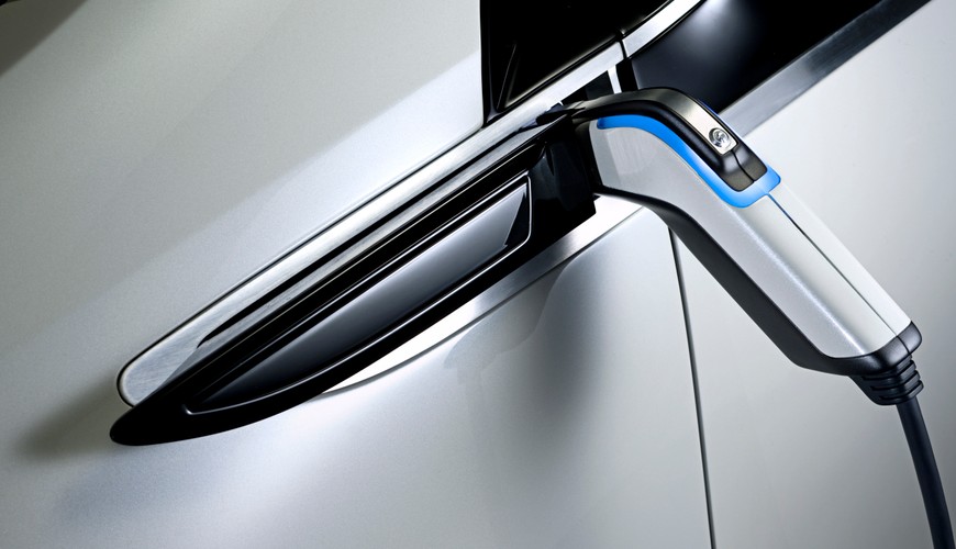 Zasięg opla ampera na akumulatorach naładowanych z garażowego gniazdka to 60 km podróżowania bez spalin