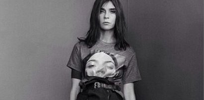 Carine Roitfeld w koszulce z Kim