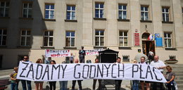 Protest kolejarzy pod Urzędem Marszałkowskim: Jak żyć za głodowe pensje?