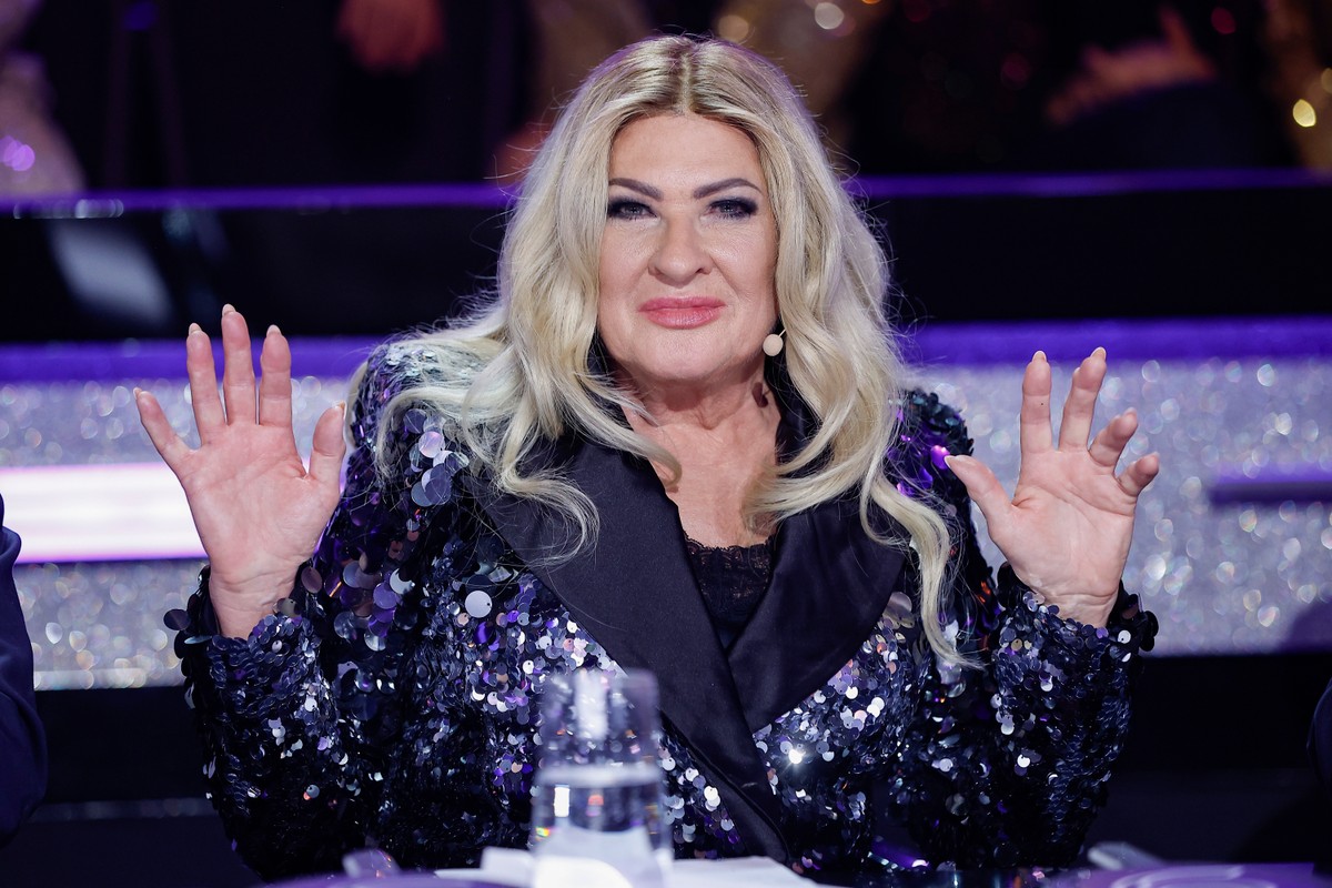 Strój, w którym paradowała Beata Kozidrak, wzbudził zainteresowanie