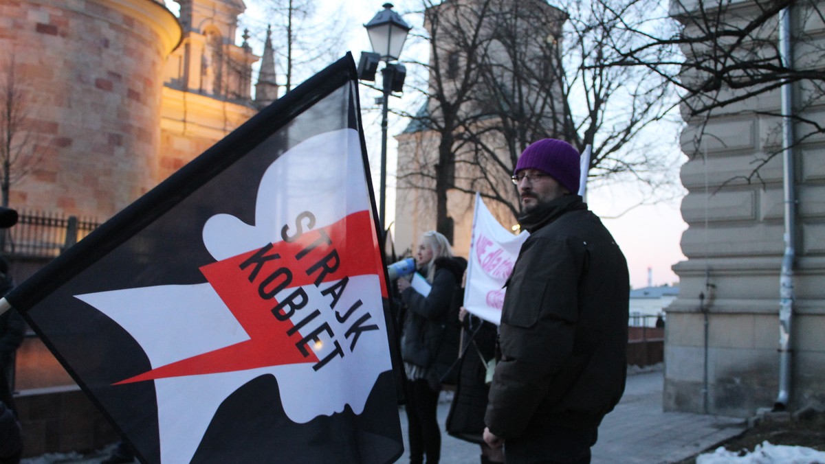 Protest przed kielecką kurią