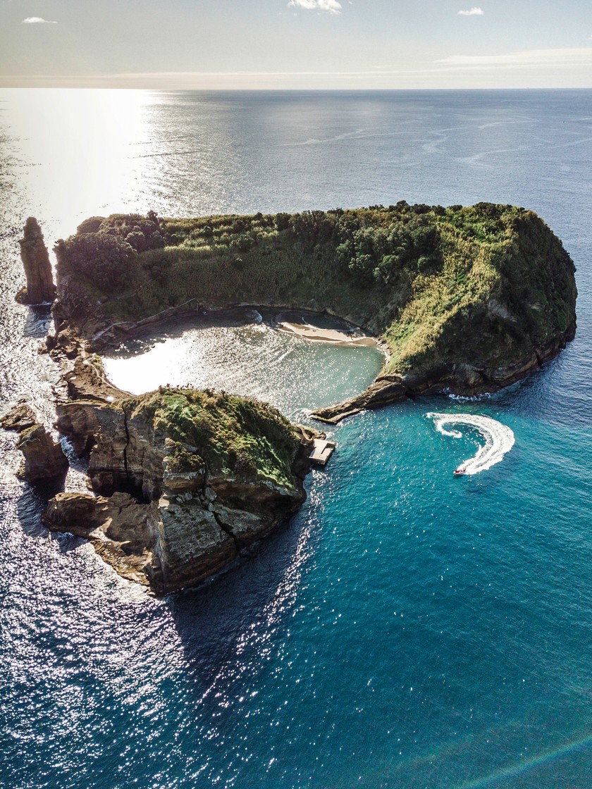 NATURSCHUTZGEBIET Die der Südküste von São Miguel vorgelagerte Mini-Insel Vila Franca do Campo.