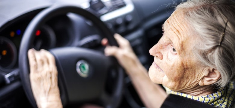 Seniorzy stracą prawo jazdy w 2025? Decyzja zapadła. Oto nowe zasady