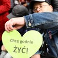 "500 zł bez kryterium". Niepełnosprawni protestowali przed kancelarią premiera