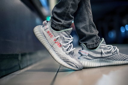 Adidas może uniknąć strat. Sprzedaż butów Yeezy przerosła oczekiwania