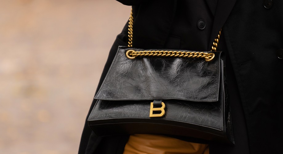 Balenciaga wraca na szczyt? Minimalistyczne torebki marki na celowniku branży