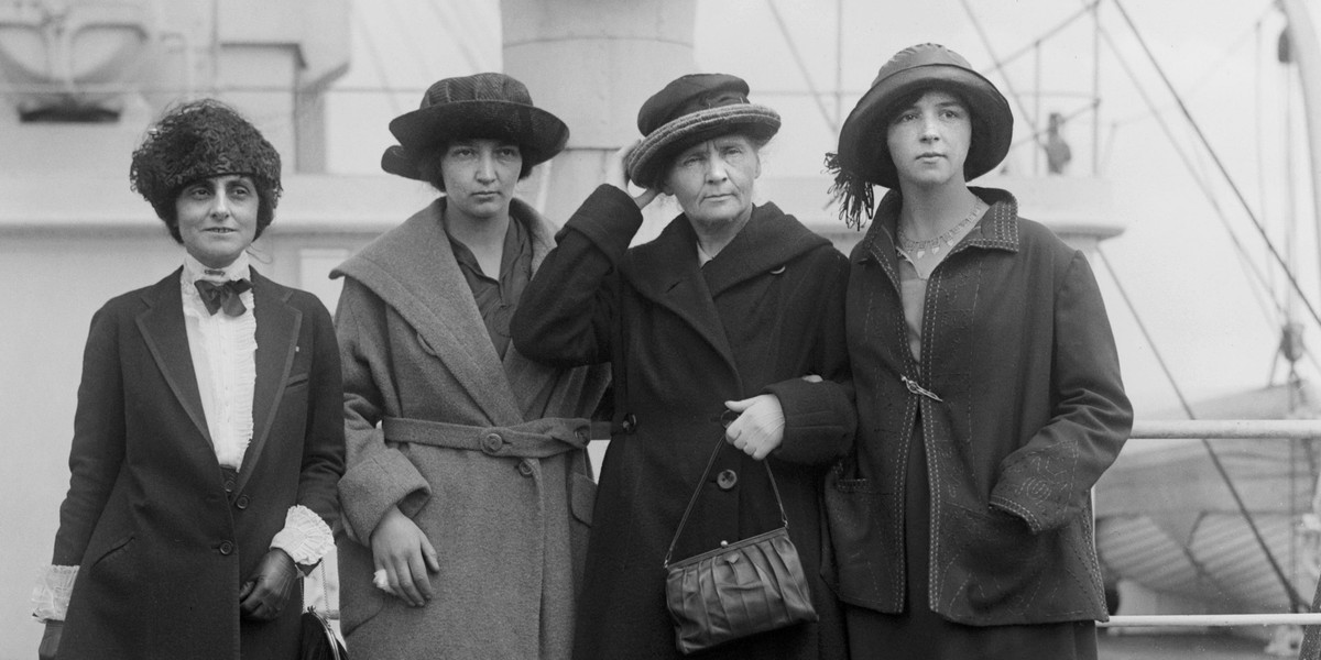 Niesamowite losy dwóch córek Marii Skłodowskiej-Curie i jej wnuków. Co za rodzina!