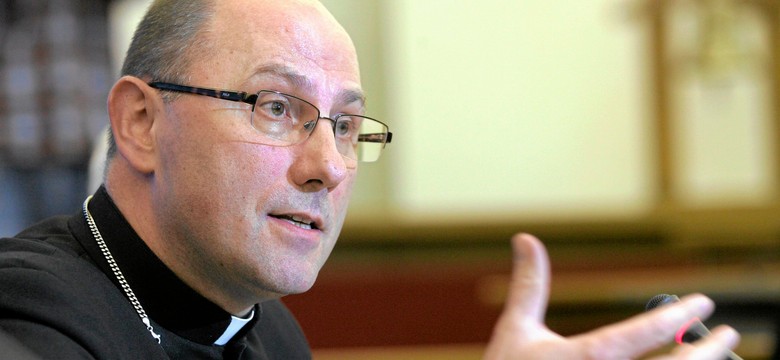 Nowy młody prymas Polski zapowiada walkę z pedofilią i broni wiary lekarzy