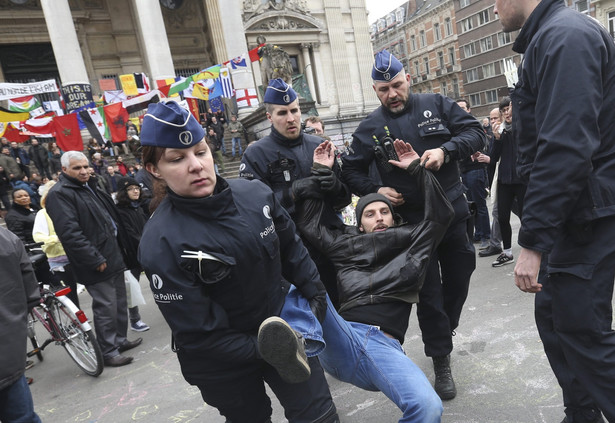 Kilkanaście osób zatrzymanych po demonstracjach w Brukseli. Mieli "zakazaną broń"