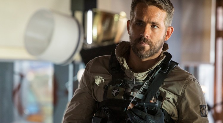 Ryan Reynolds a 6 Underground - Hatan az alvilágból című filmben.