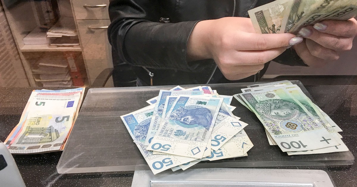 Kursy walut na żywo: co się dzieje ze złotym? Notowania euro, dolara i franka 29 stycznia