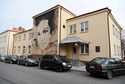 Mural w Tyczynie upamiętniający piosenkarkę Katarzynę Sobczyk wykonany na budynku Miejsko-Gminnego Ośrodka Kultury