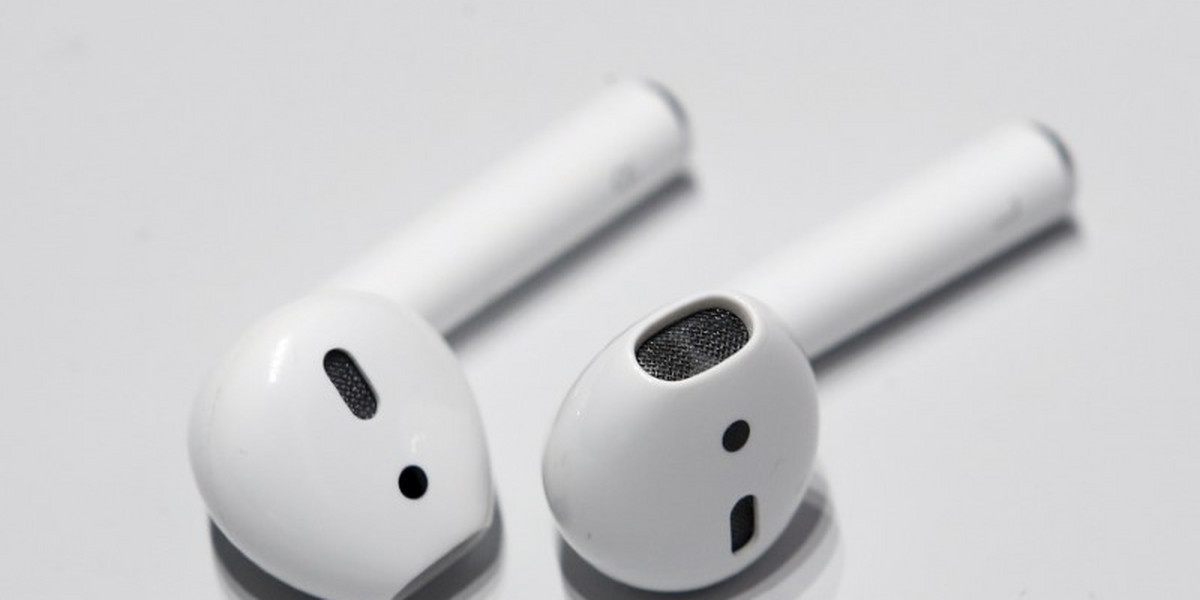 Apple’s $30 earbuds are way better than the new $160 AirPods