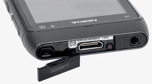 Dużym atutem N8 jest port HDMI. Pozwala na podłączenie smartfonu do zewnętrznego ekranu HD