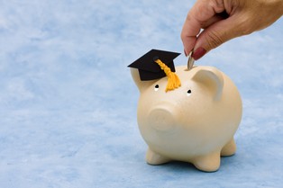 Jak inwestować, by móc zapłacić za studia naszych dzieci?