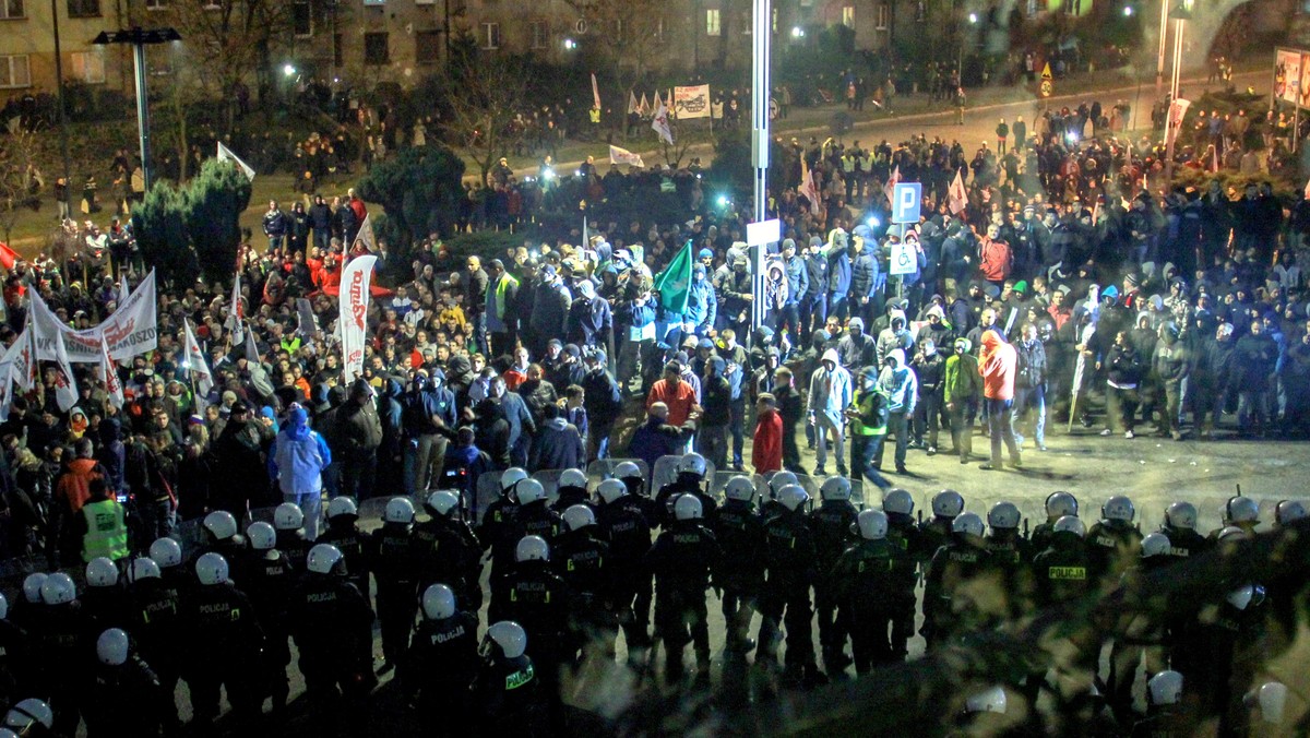 Zakończył się protest w kopalniach - poinformował w nocy rzecznik śląsko-dąbrowskiej Solidarności Grzegorz Podżorny.