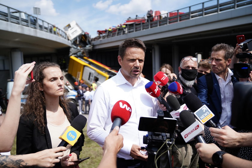 Autobus spadł z trasy S8 w Warszawie