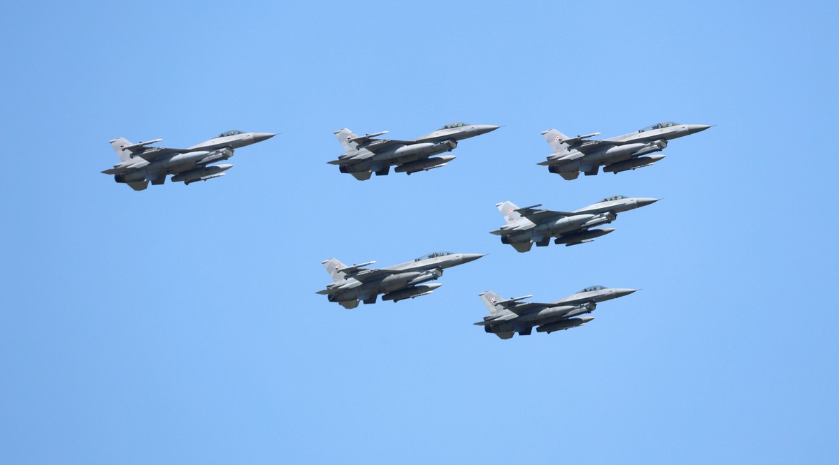Ile może zarobić pilot F-16 w Polsce?
