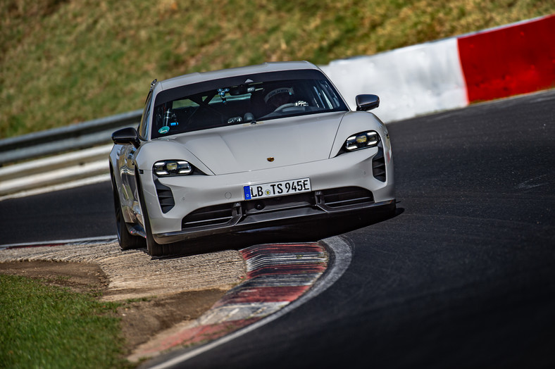 Porsche Taycan Turbo S Performance