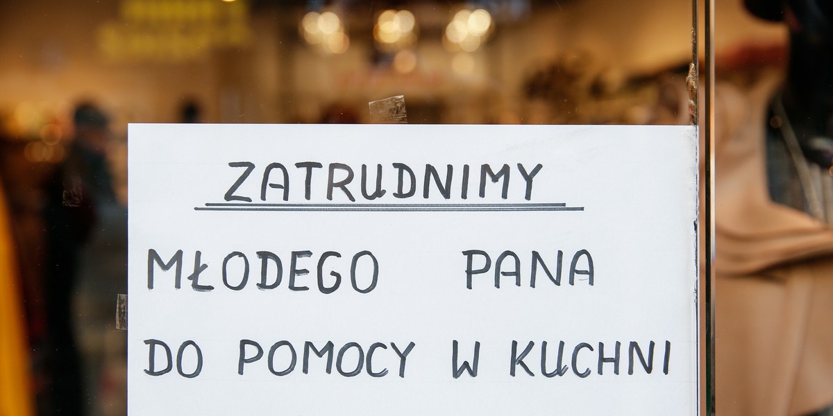 Branże, które dziś tak aktywnie rekrutują, jeszcze niedawno były objęte lockdownem. Wielu kucharzy, kelnerów z powodu braku pracy w pandemii zdążyło już zmienić zawód. (Zdj. ilustracyjne)