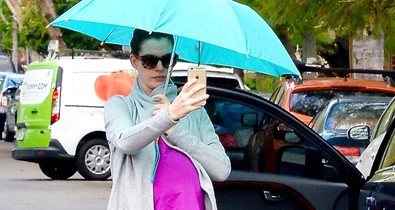 Anne Hathaway pocakja HATALMAS!