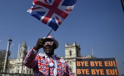 Izba Gmin przerwała obrady. Najpierw półnadzy aktywiści, a potem...