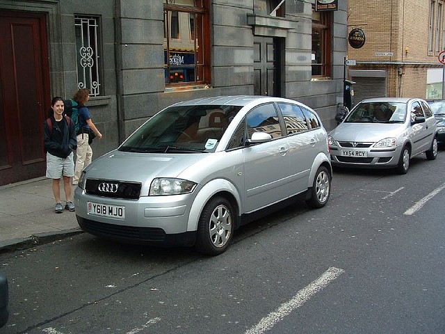 Audi A2 teoretycznie miało wszelkie cechy auta sukcesu, ale kosztowało ponad 20 tys. euro, czyli było dwukrotnie droższe niż konkurenci. Fot. joeandkaty/flickr (CC BY-SA 2.0)
