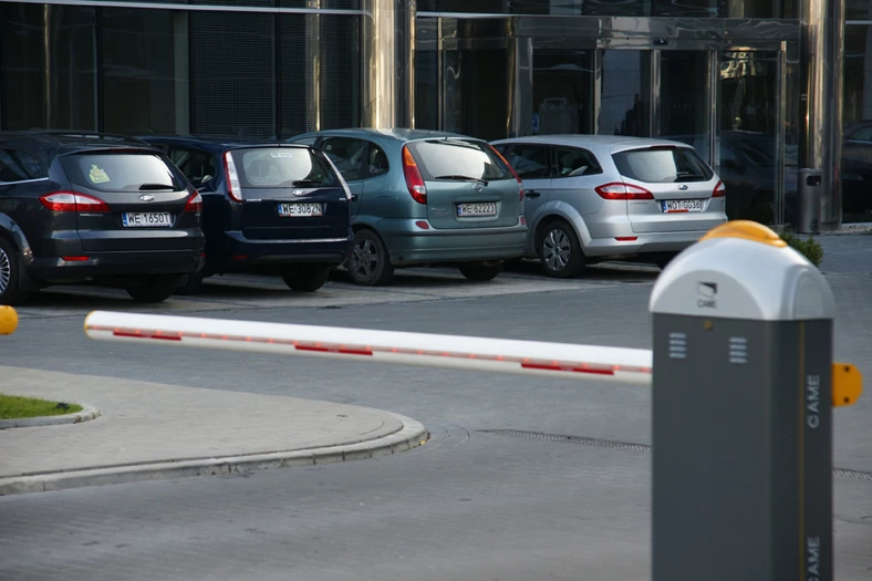 Kto zapłaci za szkodę na parkingu