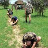 Francuski vojnici sade prvo drveće koje će formirati Veleki zeleni zid u septembru 2009. kod sela Lagbar u Senegalu
