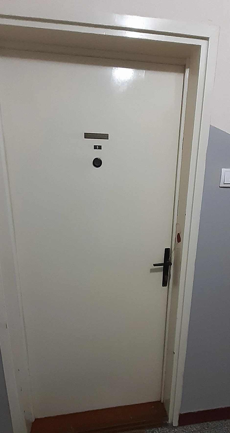 Zapečaćena vrata stana