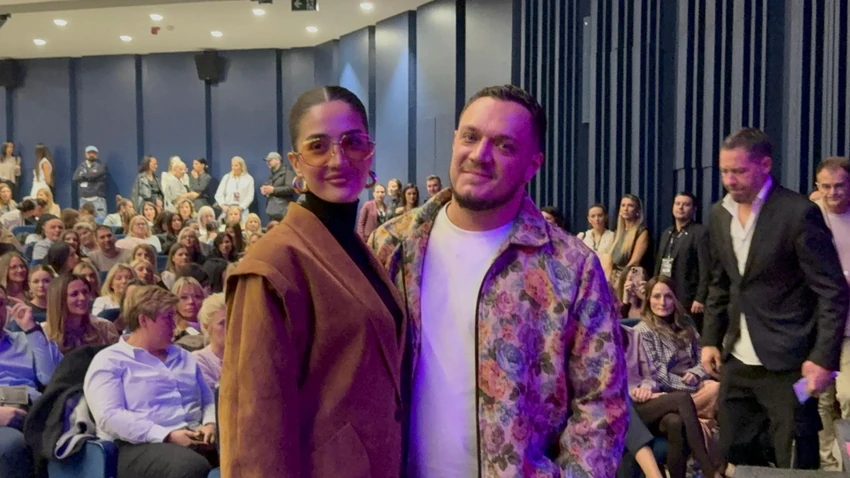 SKANDALOZNO PONAŠANJE ANĐELE ĐURIČIĆ NA KONCERTU Gastoz crveneo i izvinjavao se: \