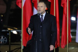 hiszpanie uderzyli w karola nawrockiego. przypomnieli niechlubną przeszłość prezydenta