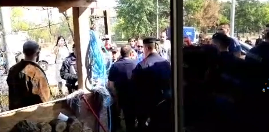 Svađa između policije i aktivista