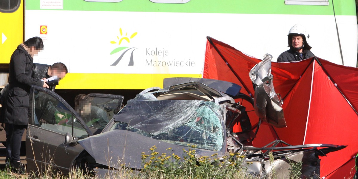 Matka wjechała pod pociąg. Nie żyje!