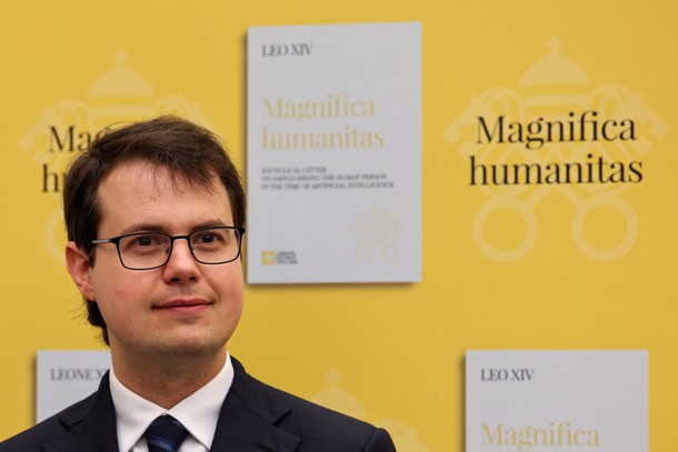 Współzałożyciel Anthropica Christopher Olah podczas prezentacji encykliki Magnifica humanitas