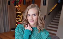 Duży stół, kanapy, modne tapety. Tak mieszka Agnieszka Kaczorowska-Pela [FOTO]