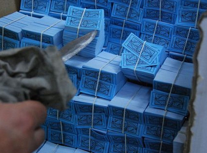 Funkcjonariusze zabezpieczyli znaleziony na miejscu towar - 9,5 miliona sztuk papierosów i 22 tony krajanki tytoniowej