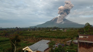 Erupcja wulkanu Sinabung wywołała panikę