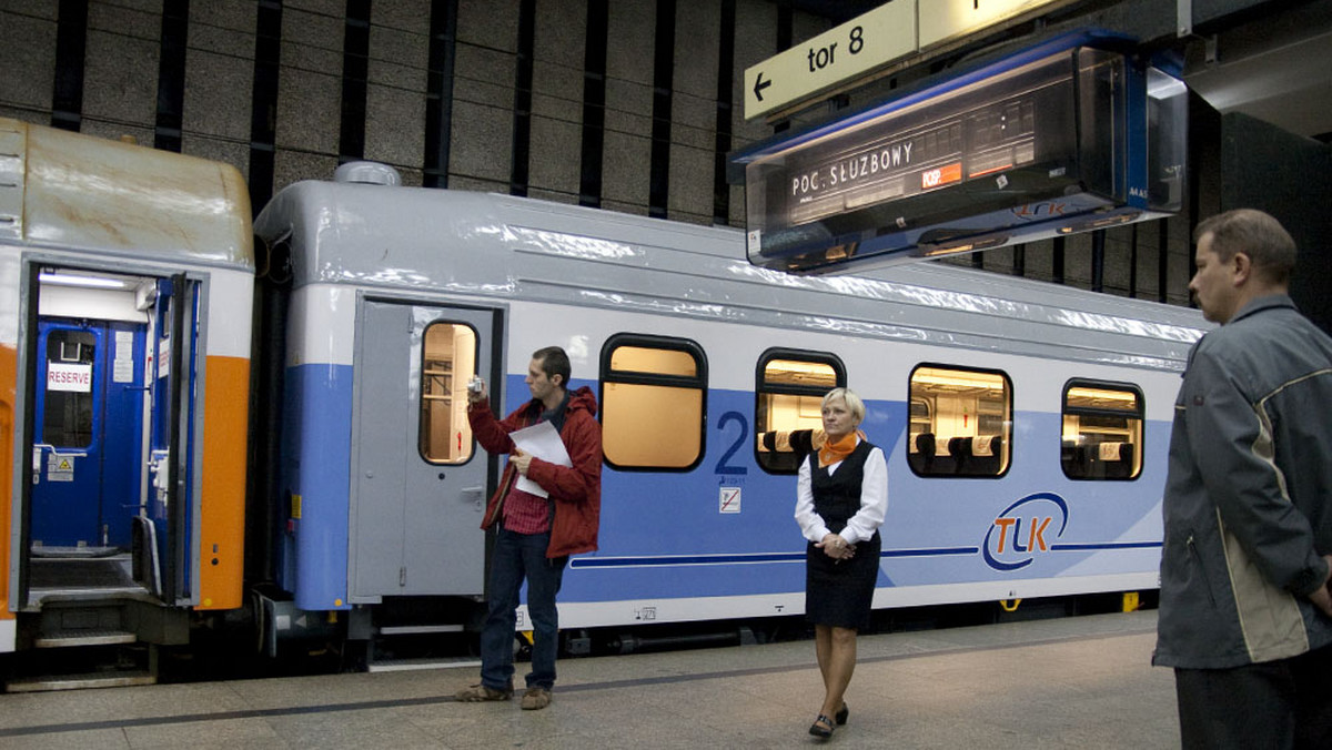 Dane przewozowe za marzec nie zaskakują. PKP Intercity traci pasażerów. W pierwszym kwartale tego roku było ich o ponad 20% mniej niż w roku ubiegłym. Pozostali operatorzy radzą sobie lepiej. Ogólnie z usług kolei skorzystało więcej osób niż w pierwszym kwartale roku 2012.