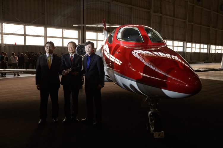 Swój dziewiczy lot HondaJet odbył już w 2003 roku. W 2005 roku samolot zadebiutował na targach lotniczych. Z kolei w 2006 roku Honda otworzyła swój lotniczy oddział Honda Aircraft. Od tego czasu japoński producent otrzymał już 100 zamówień na swój samolot.