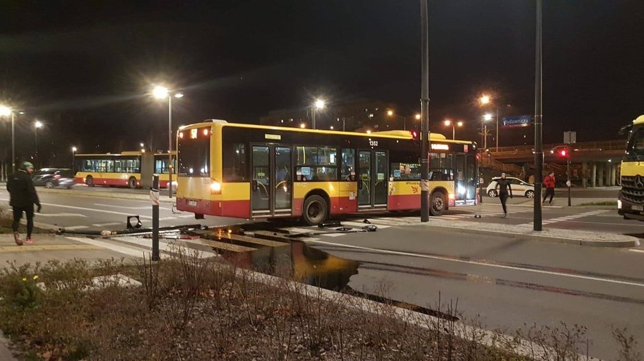 Autobus stoczył się z krańcówki