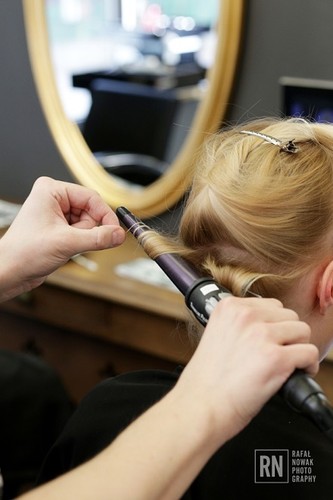 Modne fryzury na wiosnę 2014: zmysłowe loki w stylu Marilyn Monroe