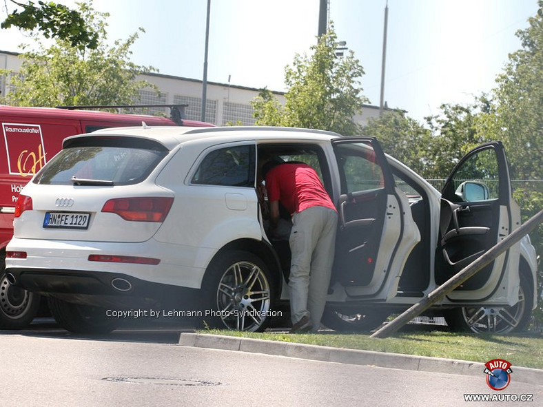 Zdjęcia szpiegowskie: Dwunastocylindrowe Audi Q7 na ON