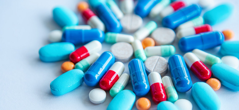 Zażywanie wielu leków jednocześnie zwiększa ryzyko groźnych powikłań. Na co uważać?