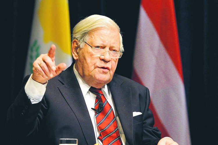 „Działania Putina są zupełnie zrozumiałe. Ważniejsze niż odwoływanie się do prawa międzynarodowego jest prześledzenie historycznych  losów Krymu. Historycy są podzieleni w sprawie, czy istnieje w ogóle coś takiego jak naród ukraiński.”