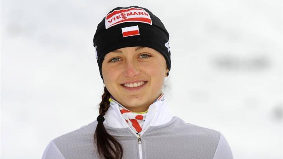 Polska sztafeta mieszana wywalczyła brązowy medal mistrzostw świata w biathlonie na nartorolkach, które rozpoczęły się w piątek w Otepaa. Biało-czerwoni wystartowali w składzie Magdalena Gwizdoń, Monika Hojnisz, Grzegorz Guzik, Mateusz Janik i dali się wyprzedzić tylko reprezentacji Finlandii i Ukrainy.