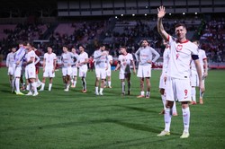 Robert Lewandowski: Przyda nam się zimny prysznic. Przed barażami musimy zejść na ziemię