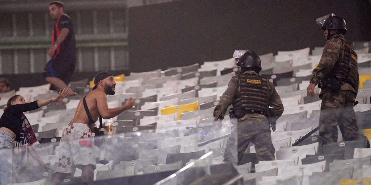 Policja strzelała do kibiców na meczu Copa Libertadores. 