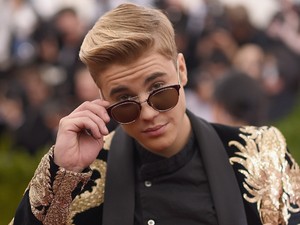 Justin Bieber próbálta titkolni, de rájöttünk ki az új modell barátnője!