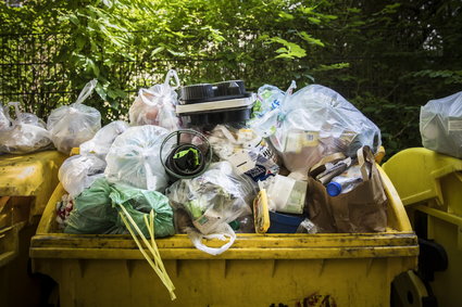 Plastik gorszy od zmian klimatu? Polacy nie mają z nim większego problemu